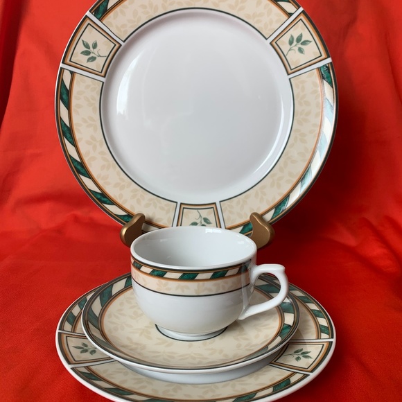 Studio Concept Ultra Fine Porcelain Ware Set - Picture 2 of 6